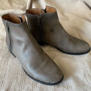 *LIKE NEW!!* FRYE CARLY DOUBLE ZIP BOOTS LEATHER